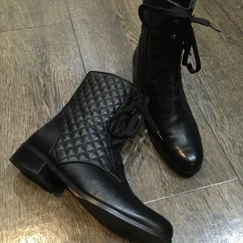 Neiman Marcus Women’s Size 9 Quilted Lace Up Black Boots