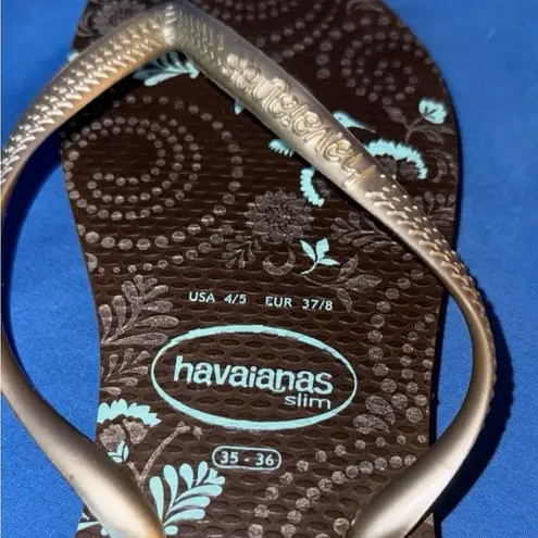 Havaianas NWOT  Slim Size 4/5 Brown & Light Blue Flip Flops