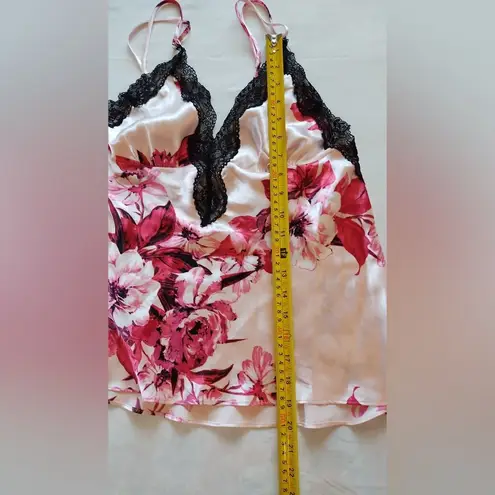 LILAC + LONDON Women's Sleepwear Size M Floral Satin Set ,Shiny Liquid Set Size M