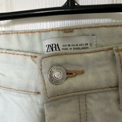 ZARA  practically white, Super Light Blue wash  Straight Leg Jeans size 6 button