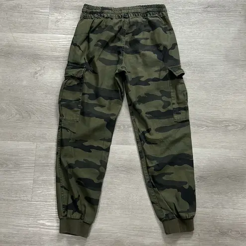 Aritzia Tna  • camo jogger cargo pants