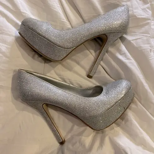 Brash 9.5  6” silver glitter pump heels