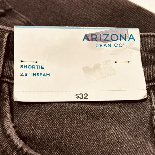 NEW Juniors Size 7 Arizona Jeans Shortie Black Shorts Frayed Denim 2.5" Inseam