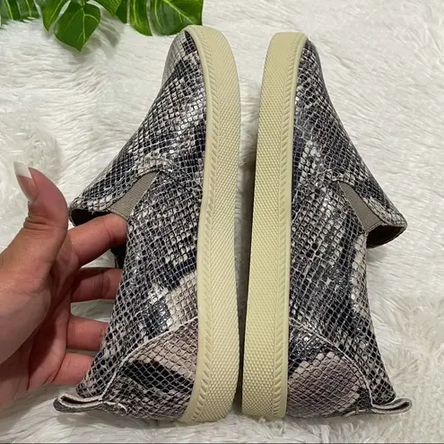 New Earth Snake Embossed Zen Groove Slip On Shoes Gray Size 7.5