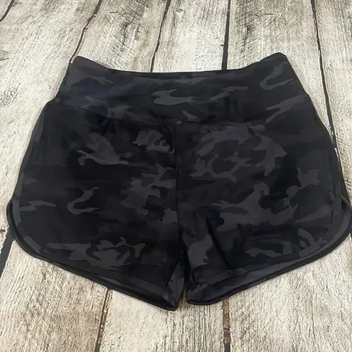 Women’s camouflage shorts Small Black