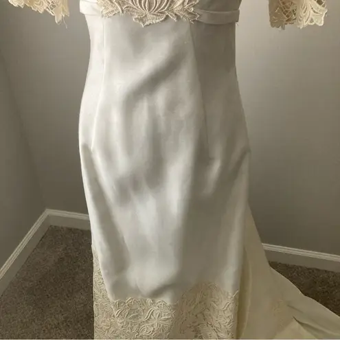 Vintage 1950’s Short Sleeved Ivory Linen Wedding Bridal Dress With Train