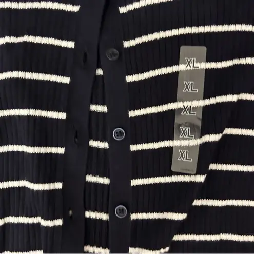 Uniqlo  black and white sweater cardigan