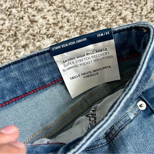 Tommy Hilfiger NWT  Jeans Skinny High-rise Ankle Super Stretch Size 12 or 31