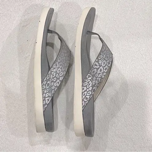 Spenco Orthotic Thong Sandals in Grey Shimmer Cheetah Print 9.5 Gray