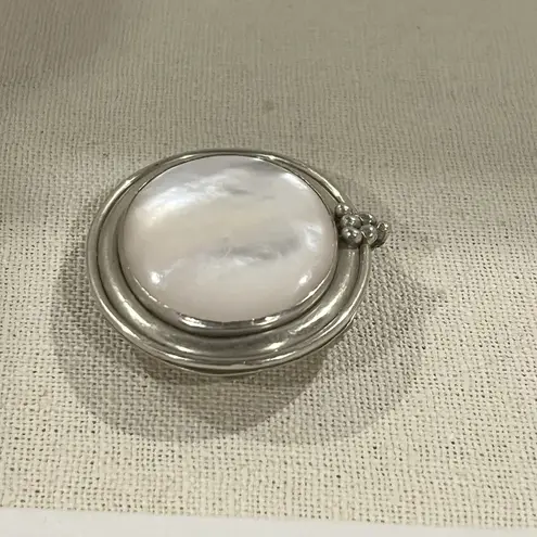VTG Silver Tone Mother Of Pearl Brooch Pin With Hook Wedding Party Anniversary White