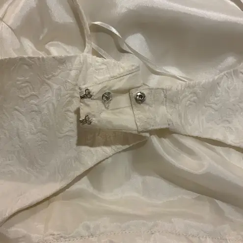 Hailey Logan by Adrianna Papell White Ivory mini dress Size Medium Back Cut Out - Image 8