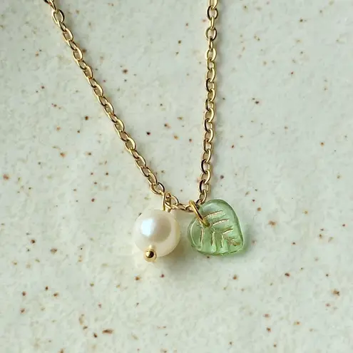 Handmade freshwater pearl & leaf fairy statement necklace🍃