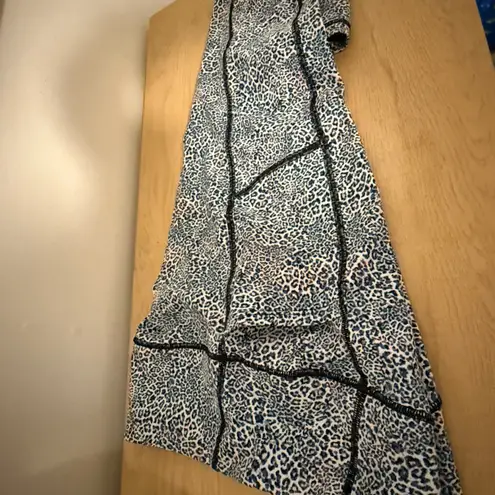 Victoria's Secret  Blue and White Patterned Leggings