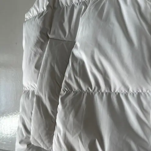 Lululemon  White Wunder Puff Cropped Vest with hood