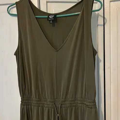 Bobeau Army green v-neck cropped jumpsuit - Size M