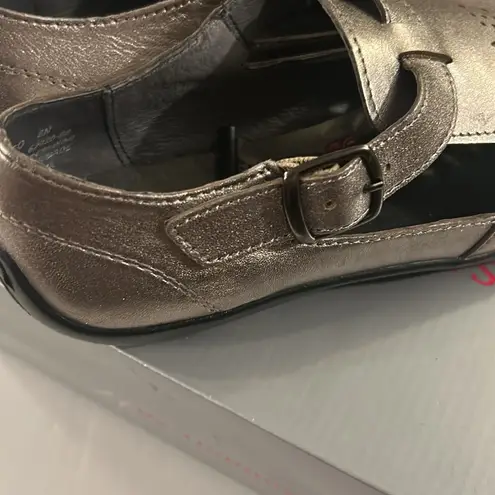 Ros Hommerson Silver perforated Mary Jane metallic Cameo Loafers size 8 Narrow Gray