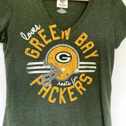 NFL Team Apparel Greenbay Packers women's size small football shirt green v-neck