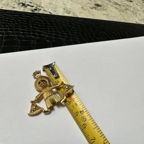 Novelty Figural Scales Of Justice Figure Brooch Pin Gold Tone Zodiac Libra