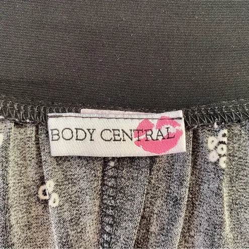 Body Central women’s black and white shift dress size small