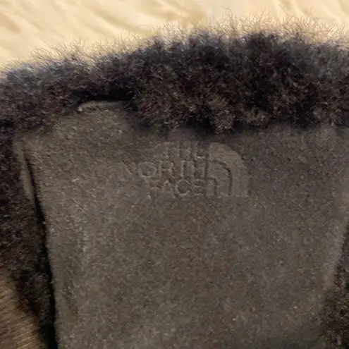 The North Face  Boots size 9 color black very good condition see all pictures