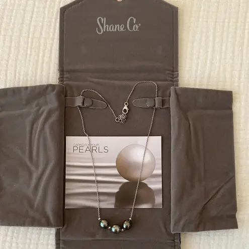 Sophisticated Silver Pearl Necklace Gray