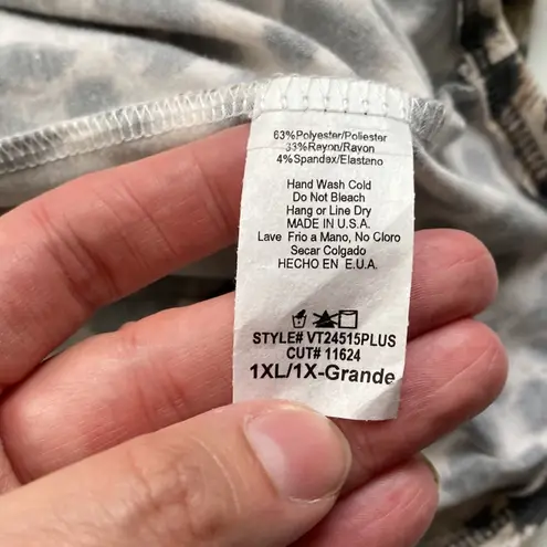 Vanilla Bay leopard print sequin lips graphic print t-shirt, size 1X