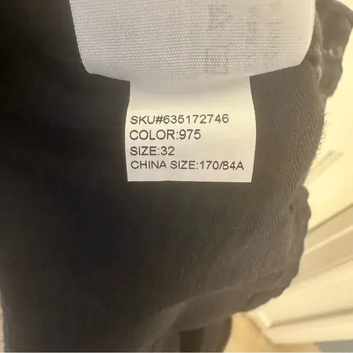 Abercrombie & Fitch  Black Annie High Rise Denim Shorts Women’s Size 32/14