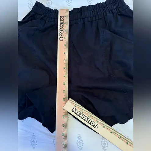 Elizabeth and James WOMANS Black Paperbag Utility Easy Shorts stretch size small