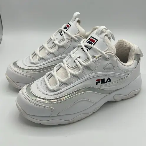 FILA  Low Ray Sneakers Size: 8 wide Like New B14A