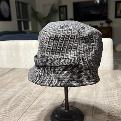 Coldwater Creek women’s chevron tweed black and gray hat. Sherlock Holmes style