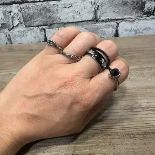EUC Ring Set All Sizes Black Gem & Silver 5 Rings