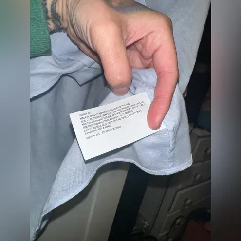 Theory NWOT  Icon Twist Shirt In Light Blue - Image 10