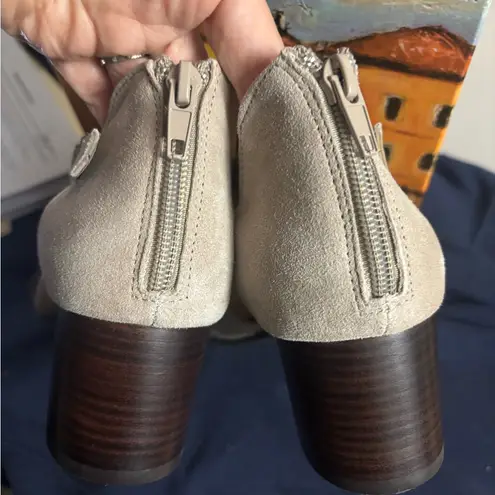 Bella Vita Women's Illiana Block Heeled Sandals 9.5 w