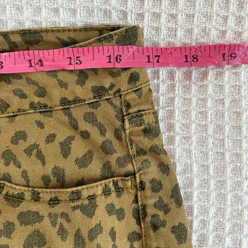 Brown and black worn in look with raw hem classic Versatile leopard shorts 9 Tan Size undefined