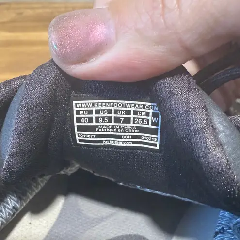 Keen Women's Waterproof Hiking Trail Shoes Size 9.5 US 40 EUR