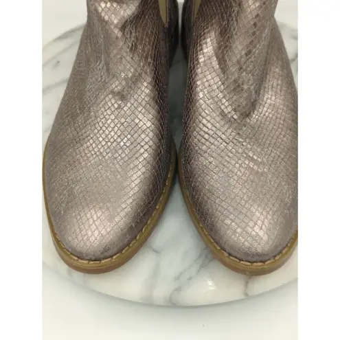 Vanessa Wu Booties Woman's 38/7.5 Silver Metallic Snake Skin Shiny Boho