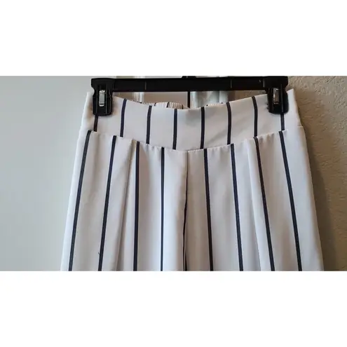 Celebrity Fashion crop tops and pants Black and white Striped 2 Pieces Set Sz M Size M