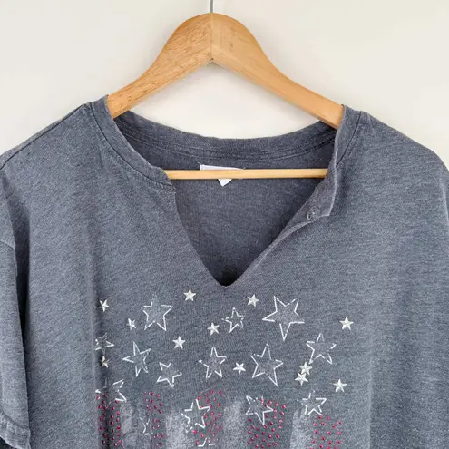 Maurice's  1X Gray V-Neck Star American Flag Print Short Sleeve Casual Top