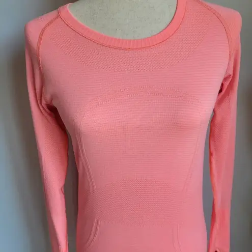 Lululemon  Swiftly Tech Long Sleeve Crew Heathered Very Light Flare Top, Size 6