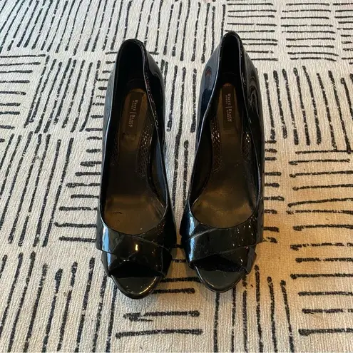 White House | Black Market White Black Patent Leather Snakeskin platform peep toe heels 9 - Image 2