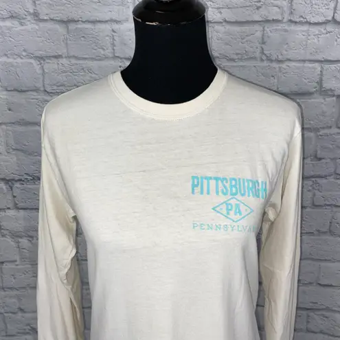 Gildan Pittsburgh Pa Longsleeve Crewneck off white t-shirt women size small