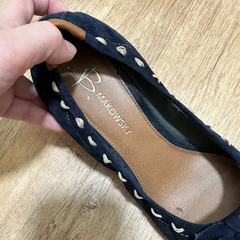 B Makowsky B. MAKOWSKY | Navy Blue Suede Peep Toe Bow Stitch Stacked Heel Pump, Size 8M