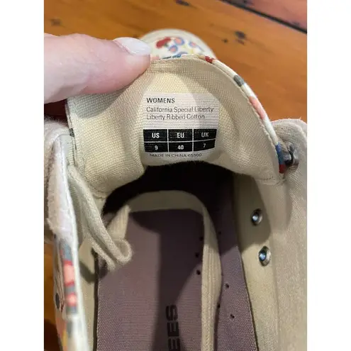 Seavees Womens casual Sneaker Size 9 high top canvas floral print