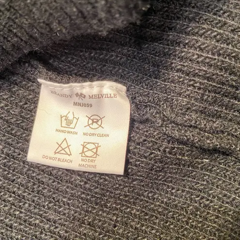 Brandy Melville  Black Turtleneck cropped zip knit sweater, long sleeve, one size