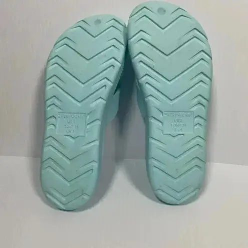 Totes Everywear Turquoise Cushioning Comfort Slip On Beach Sandals Size US 7 Blue