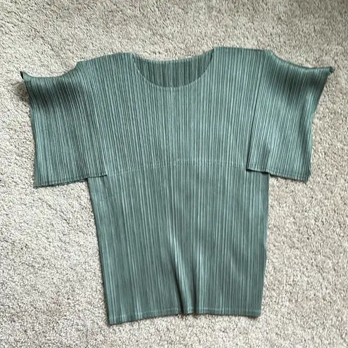 Elegant Pleated Top in Sage Green. S Green