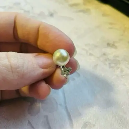 Pearl Bauble Screwback Earring Vintage “Selene” White Classic Elegant Simple Minimalist