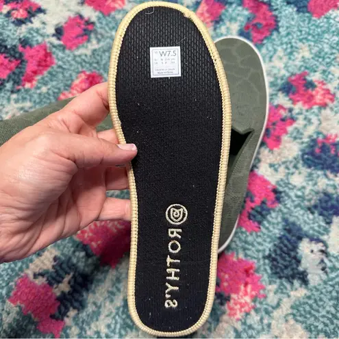 Rothy’s The Slip On Sneaker in Green Safari Retired Print Size 7.5