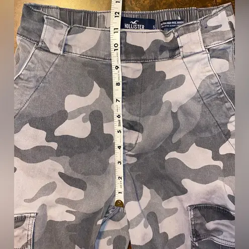 Hollister  Ultra High Rise Jogger Pants in Grey Camo - size small