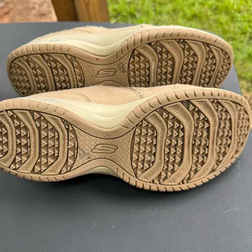 Skechers Sketchers Tan Suede Slip-On Clogs Women’s Size 8.5